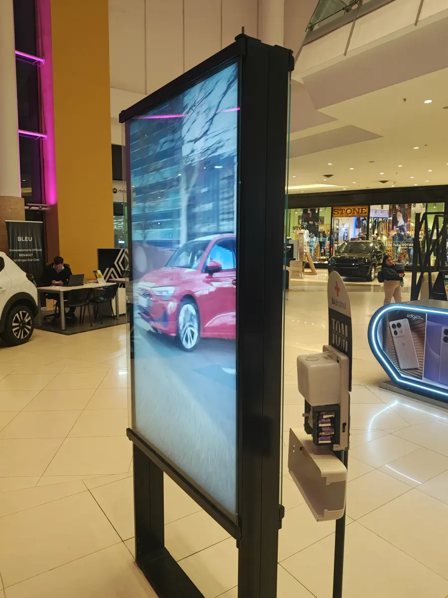 Tótem digital en un centro comercial