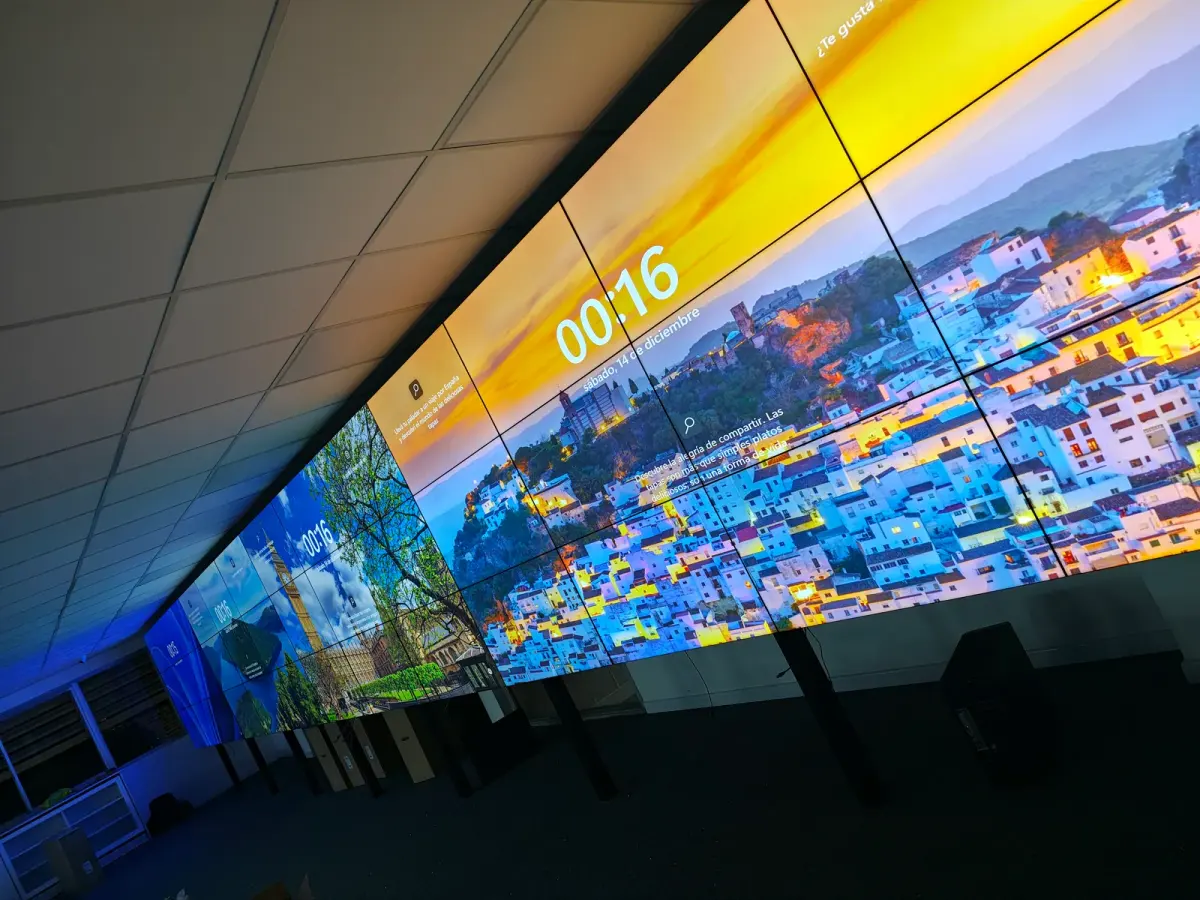 Sala de control con videowall en operación